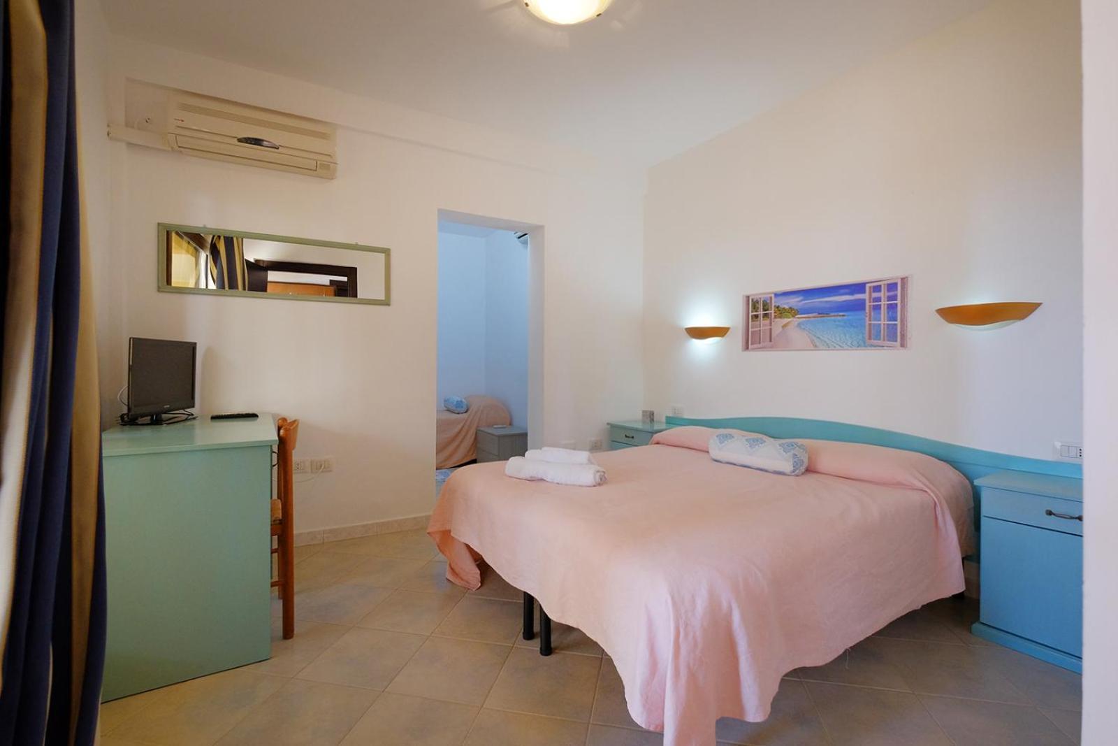 Su Nuraghe Hotel Sant'Anna Arresi Bagian luar foto